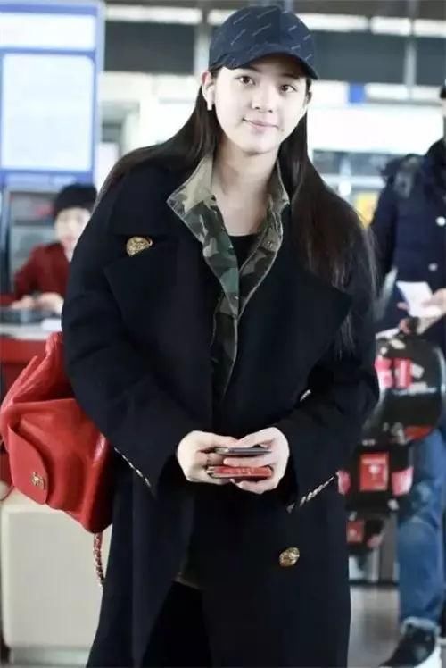 素颜的欧阳娜娜撞脸“朱碧石”?网友:像是亲姐妹!