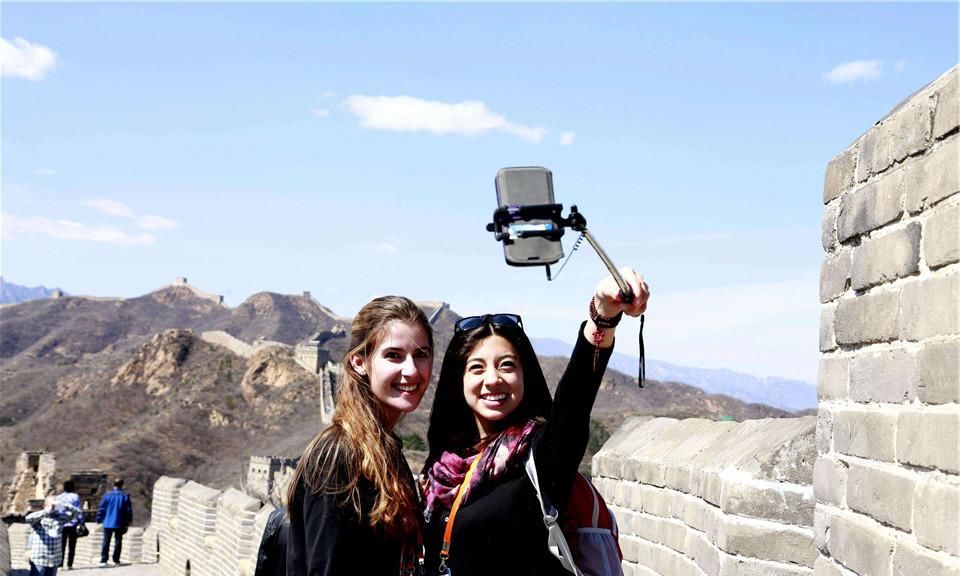  「第一次」日本美女第一次来中国，看到街边女孩不解：为何她们