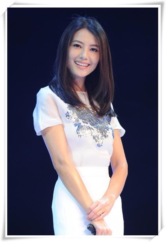 本以为高圆圆穿鱼尾裙就够美了,看到张梓琳才知道什么是最美身材