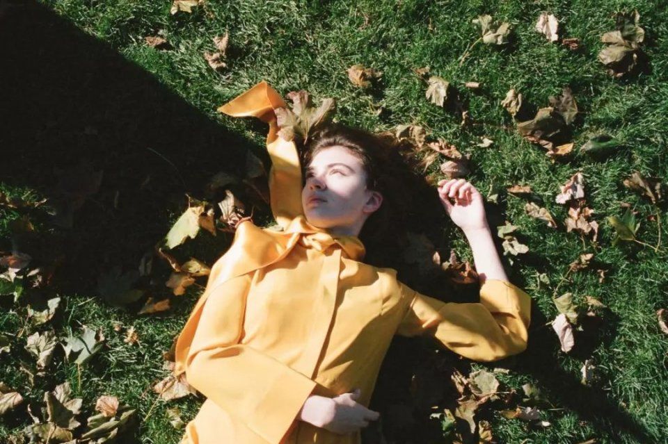 穿上真丝的你，美得很高级!