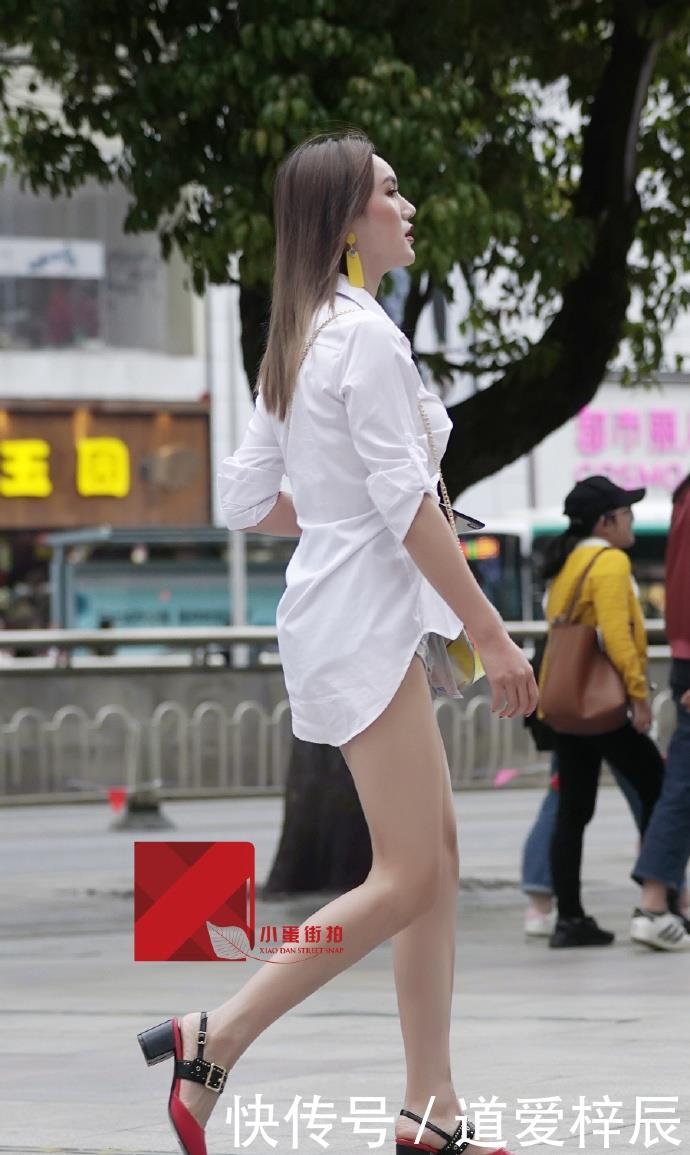 显得:气质堪比模特!,街拍:高挑性感小姐姐搭配白色衬衣显得格外精致