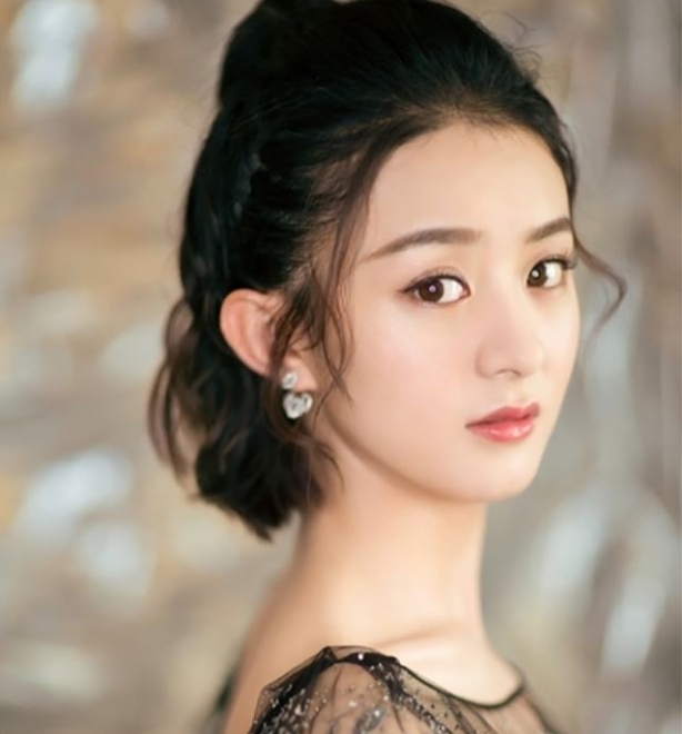  #女生#圆脸女生别留黑长直，超显脸大，这3款发型更适合你，减龄显脸小