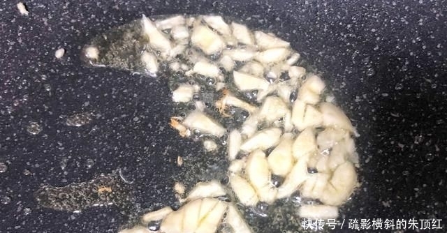  『最怕』咳嗽最怕吃这菜，3块钱2斤，简单一炒，润肺止咳，家人常吃不咳嗽