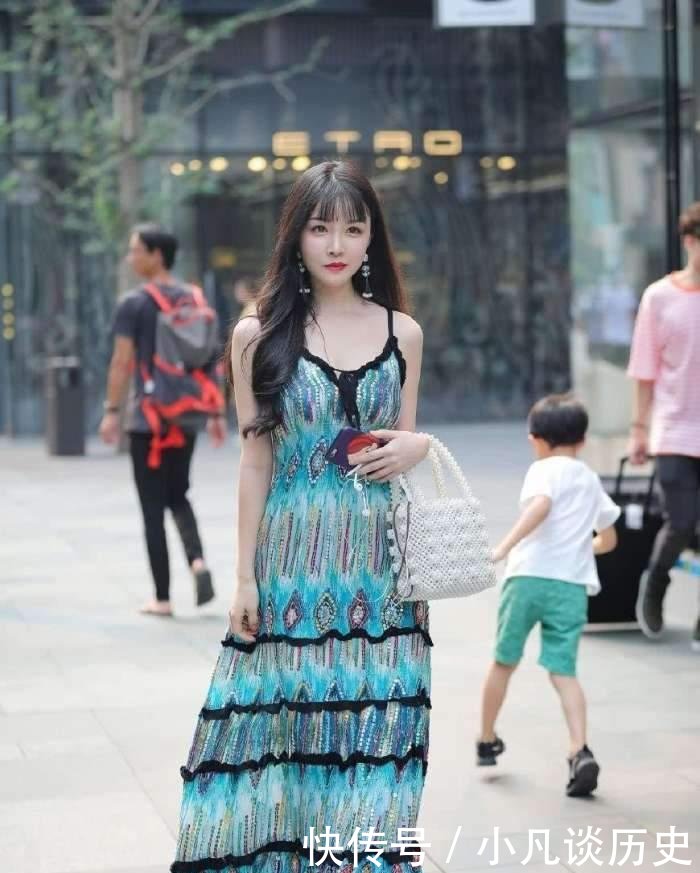 是想学■美女穿上这裙子,是想学“孔雀开屏”吗