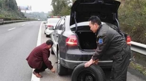 高速应急车道换胎被扣6分? 车主: 应急车道不能停, 还是胎不能换