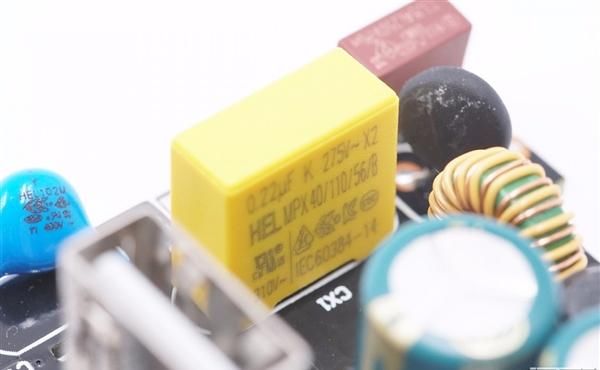 云星电子|三口USB+27瓦快充 米家插线板拆解:用料精细