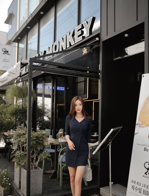  气质：办公美女孙允珠 气质西装连衣裙 性感美腿写真