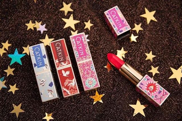 张天爱、戚薇素颜一言难尽,但涂个口红瞬间颜值开挂!我服了!