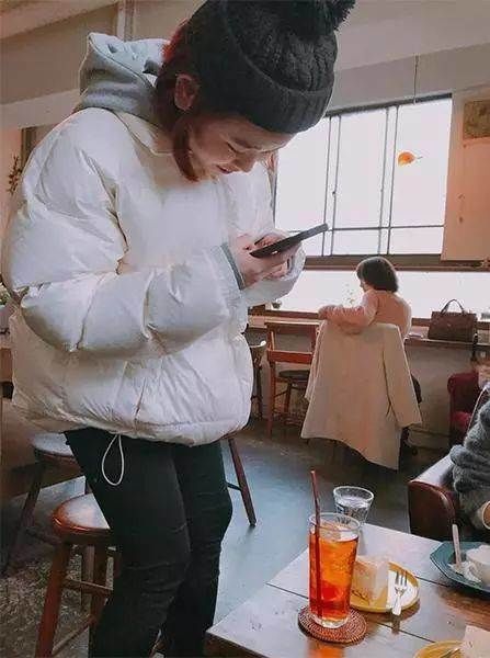  套路@连帽卫衣的十个时髦套路，小个子菇凉这么搭美翻了！