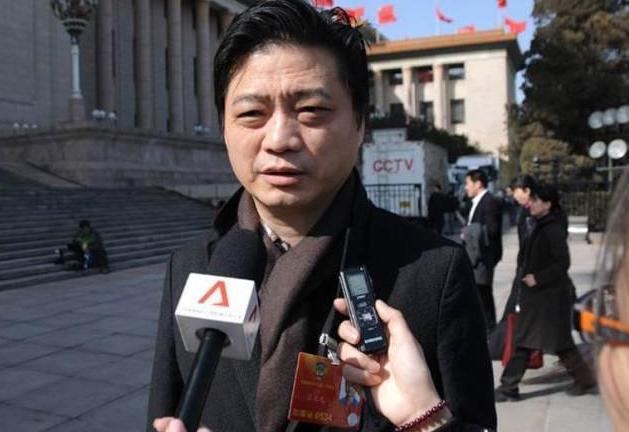 冯小刚终于有所动作! 微博疑似暗讽崔永元“有病”