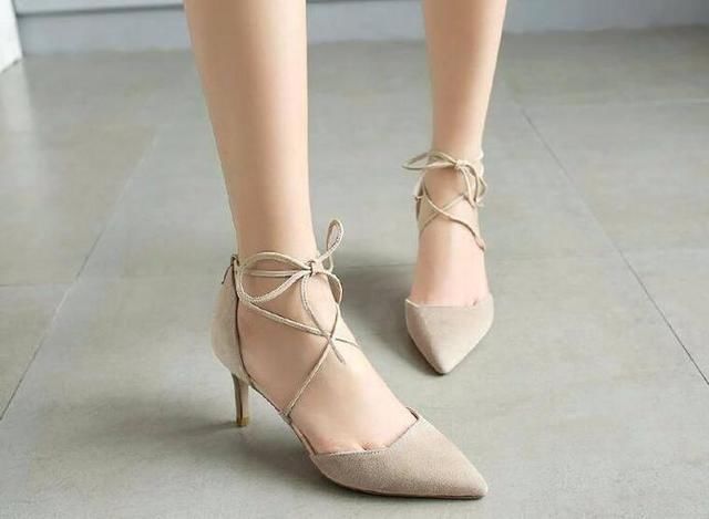 性感尖头细跟，踏出女生优雅感