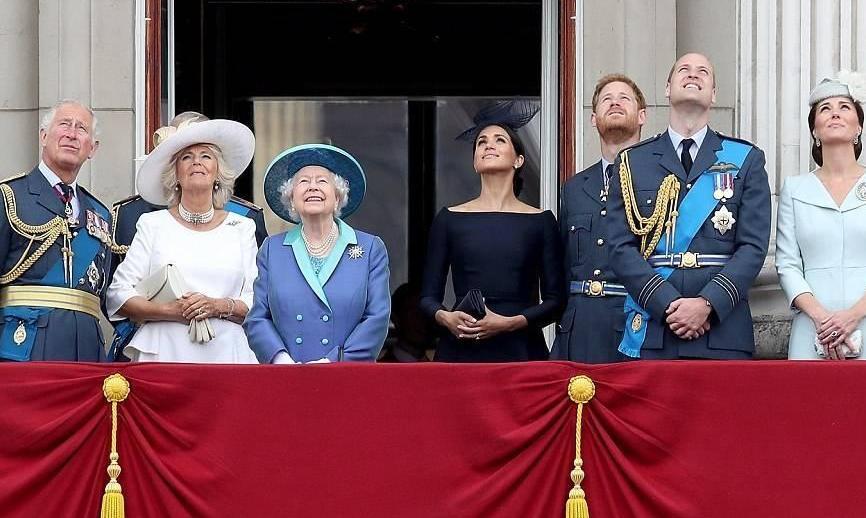 梅根一字肩小黑裙出席皇家空军百年庆典, 美过凯特, 优雅如奥黛丽