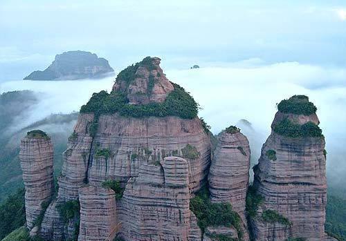 中国最“色”丹霞，凭借“擎天柱”走红，却被怀疑是人工所为