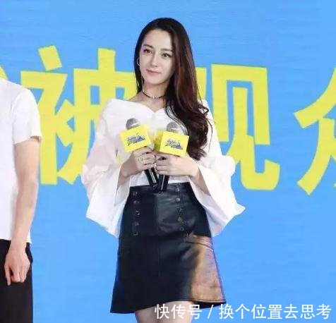 迪丽热巴与关晓彤相差6岁,同穿皮裙,气质却相差不止10岁!