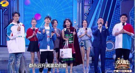 《天天向上》一众妈妈登台, 看到霍思燕的鞋子后网友都挪不动眼了