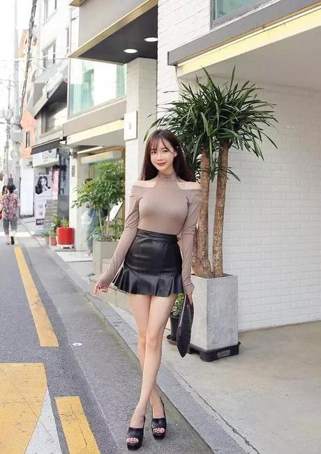 街拍：迷人身姿，让人看得很入迷的美女静谧好气质！