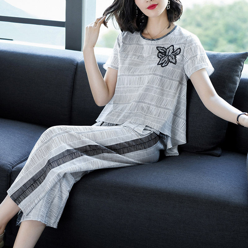 看到同事穿的阔腿裤套装可真好看，赶紧要来了网址，我也要买几套