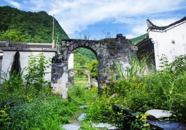 原农村户口现“非农户口”，想回村养老，可否在农村翻建新房？