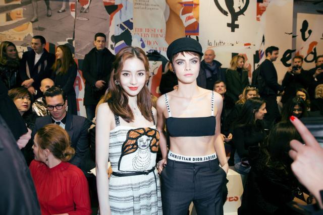 高清镜头下的杨颖，被吐槽脸部松垮皮肤差，可这脸上的痘痘更尴尬