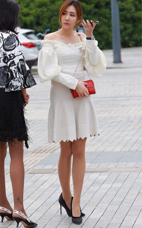 街拍路人，夏日的街头从都不缺时尚的元素，个个都是那么光鲜靓丽