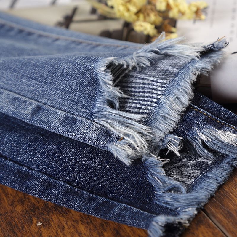 身材丰盈的女人，入秋后建议穿这样的牛仔裤，青春活力范十足