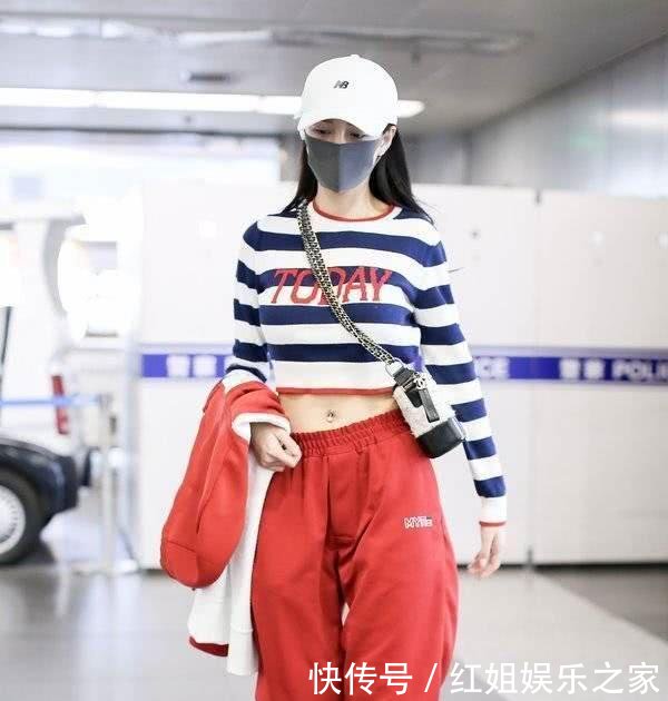 沈梦辰穿露脐装去机场, 肚脐眼的钻石很闪, 网友: 海涛送的吧?