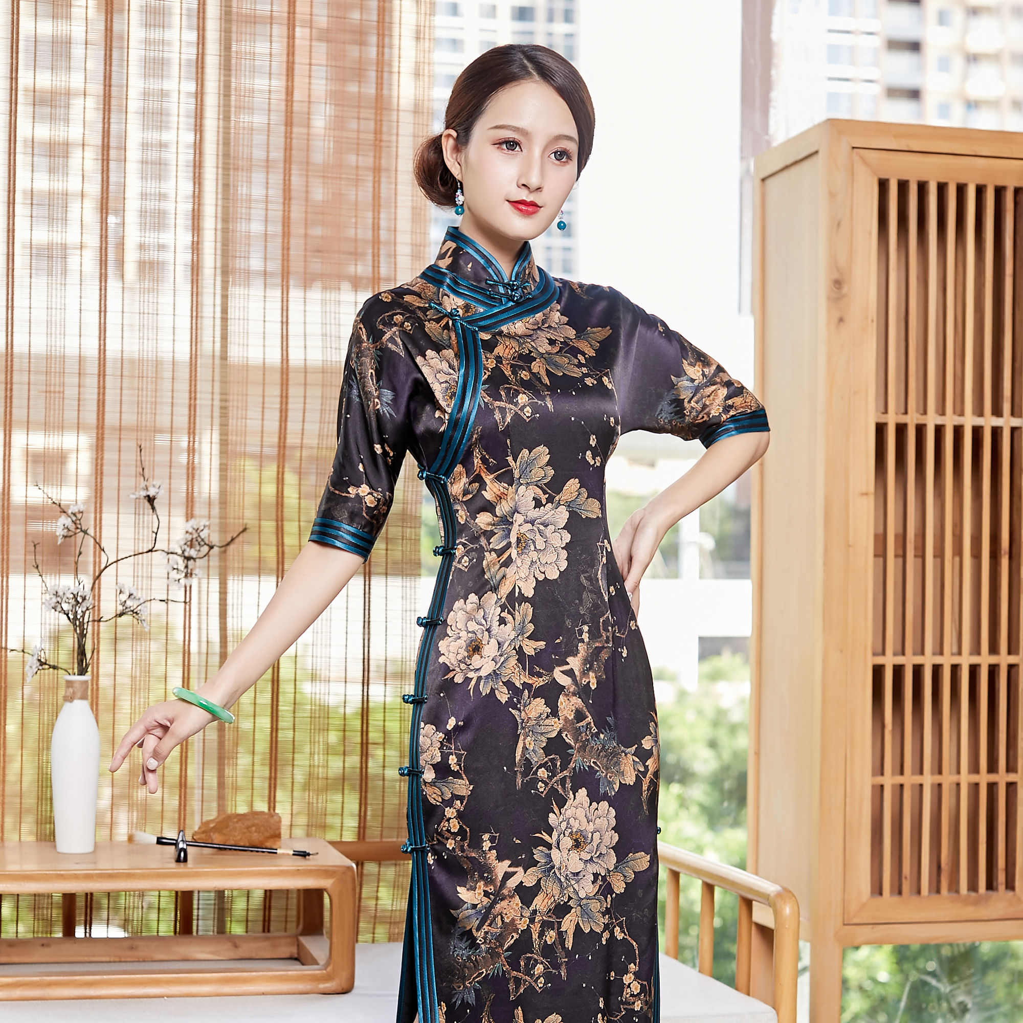 20岁的姑娘如何把旗袍穿出不突兀的气场?