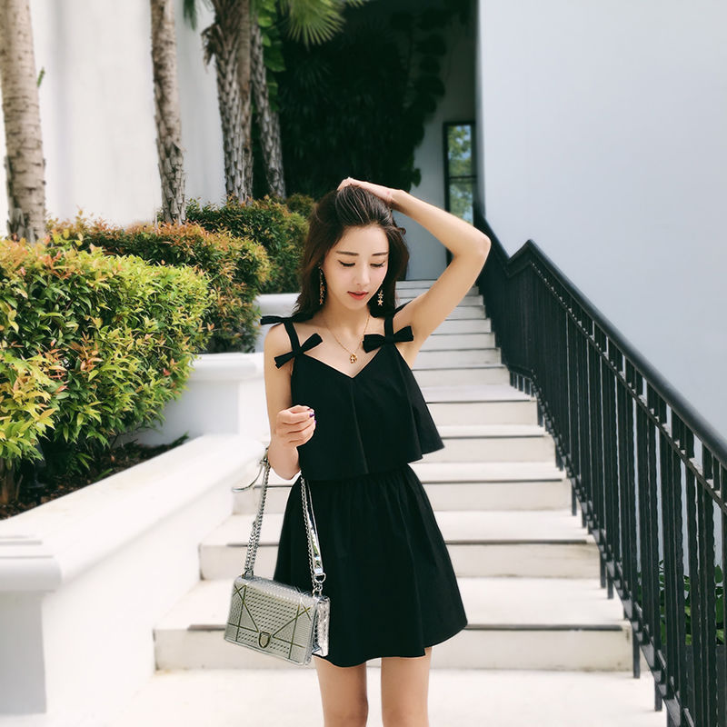 女人30岁去海边，别穿比基尼了!看下面女人的沙滩裙，年轻显嫩