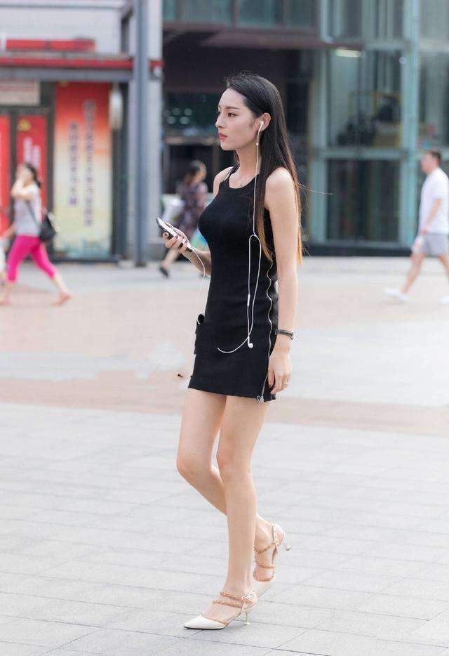 街拍: 火辣辣的天气, 正适合看火辣辣的美女