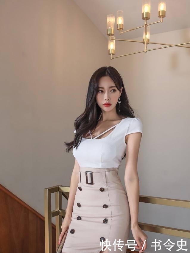 美女|时尚街拍,美女穿职业装,很时尚