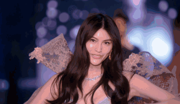 时髦办 | 何穗好爱印花，可一点不俗