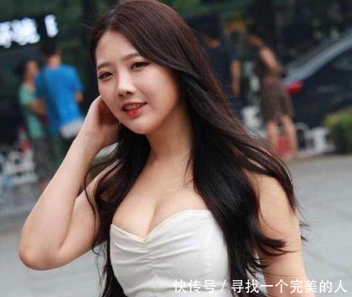 夏日街拍图一小姐姐穿的好任性，但我更喜欢图四的小姐姐！