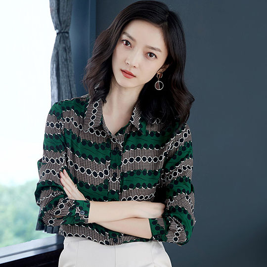 九月新出的“秋衫”，简直太洋气了，时髦又透气，美爆了