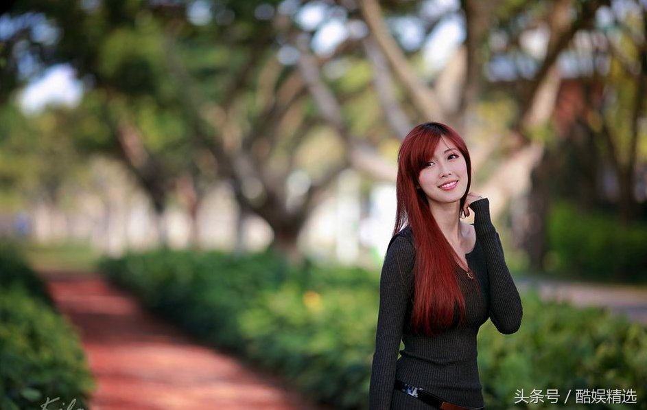 短裙美腿美女小清新户外写真