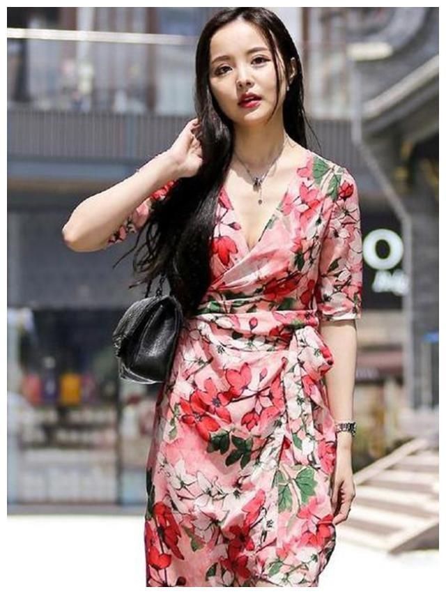 街拍：图1波西米亚风长裙，图2优雅大方，图3性感好身材！