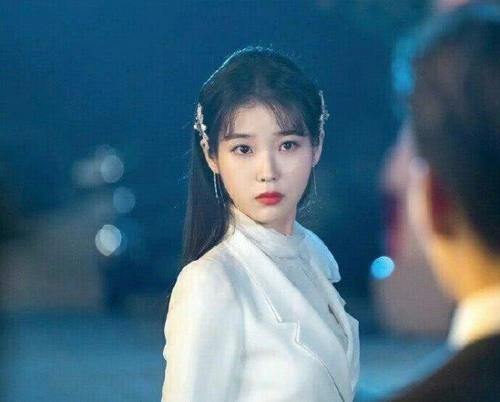  『IU』粉丝晒IU与爸爸合影，感慨长大也要请爱豆当代言人