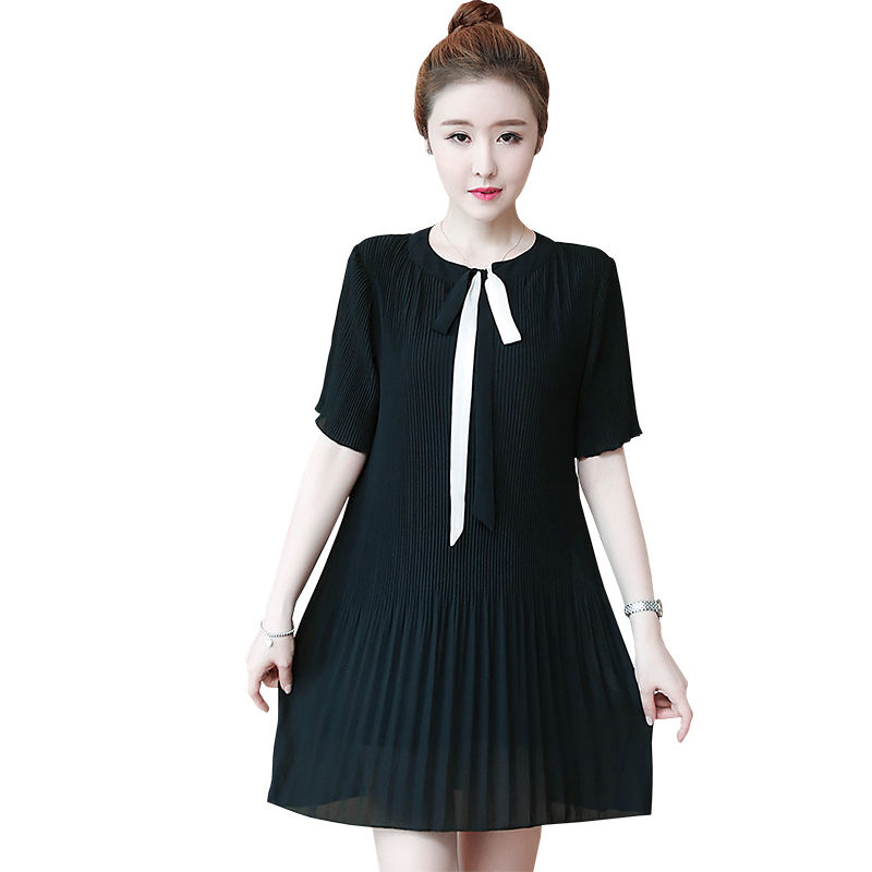 紧身展示窈窕身段，妩媚又动人，秀出你身材不可缺少的裙装