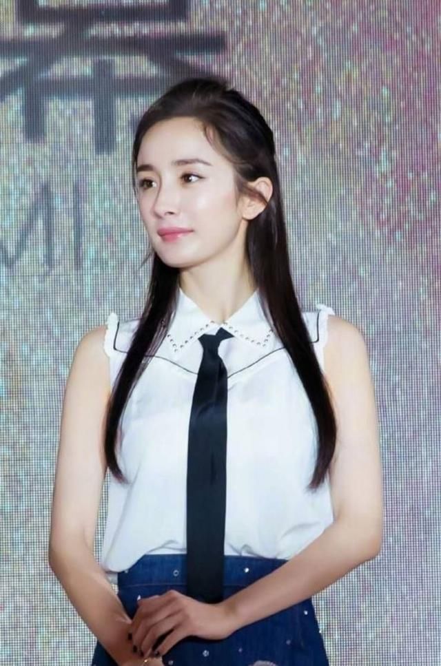  『特别』女孩2020年不必选这2种头型了，显脸大不用说，还土！特别是在是后一种