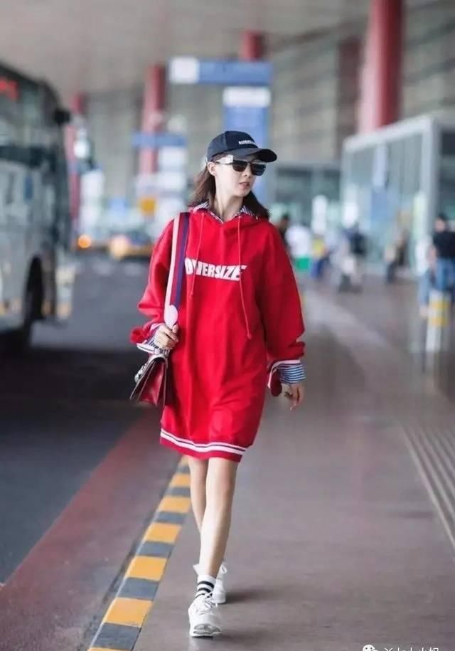 漂亮:时尚街拍示范性,这25套连帽卫衣穿衣搭配,究竟漂亮在哪儿?