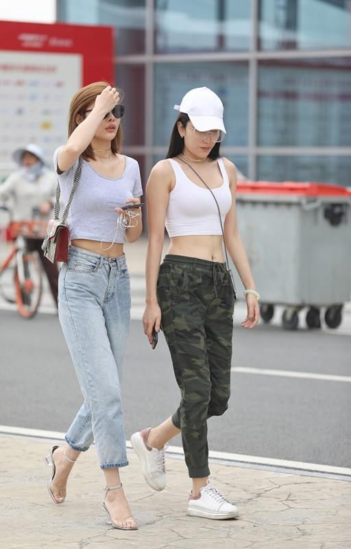 路人街拍，时尚是一种感觉，带你感受时尚的魅力!