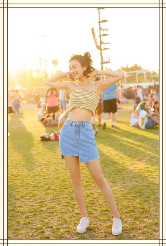 吴昕真会扮嫩！蓝T配蓝裙秒变高中生，网友：搞不懂潘玮柏咋想的