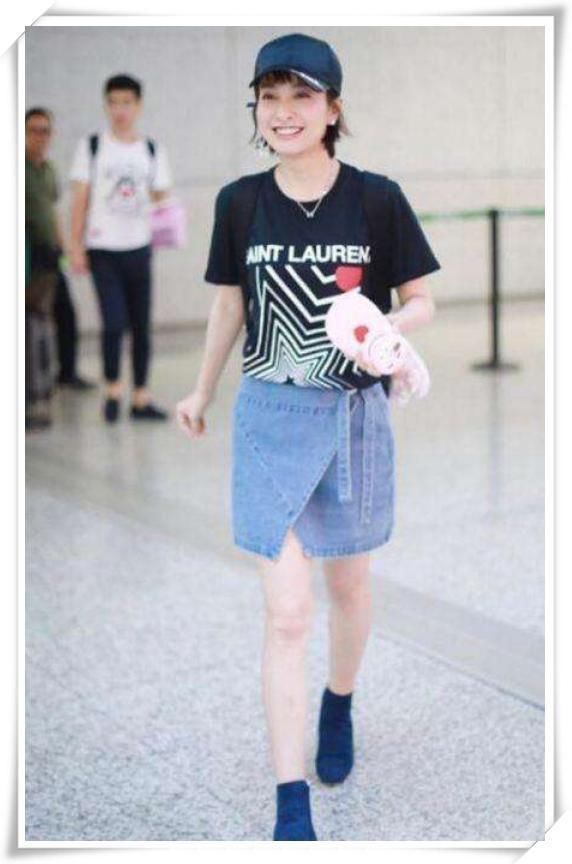 吴昕终于穿对了！一身职业装气质炸裂，可看到她的挎包我笑了！