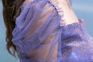 如今女人是真敢穿!“若隐若现”网纱裙真是美的人心醉，美嫩减龄