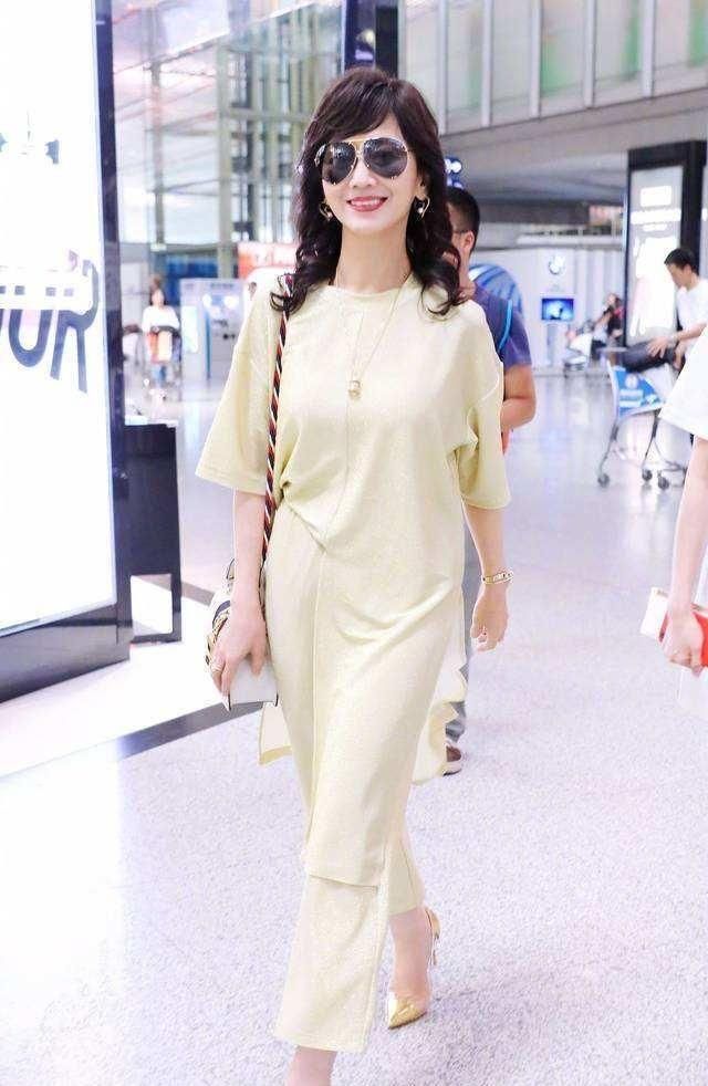  「女人」越来越有气质的女人，穿衣打扮都有这5个特征，老了也是一枝花
