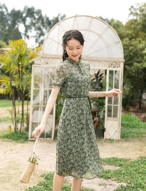  清纯■清纯的中国风裙，今春最流行的是“这件”，美成初恋模样！
