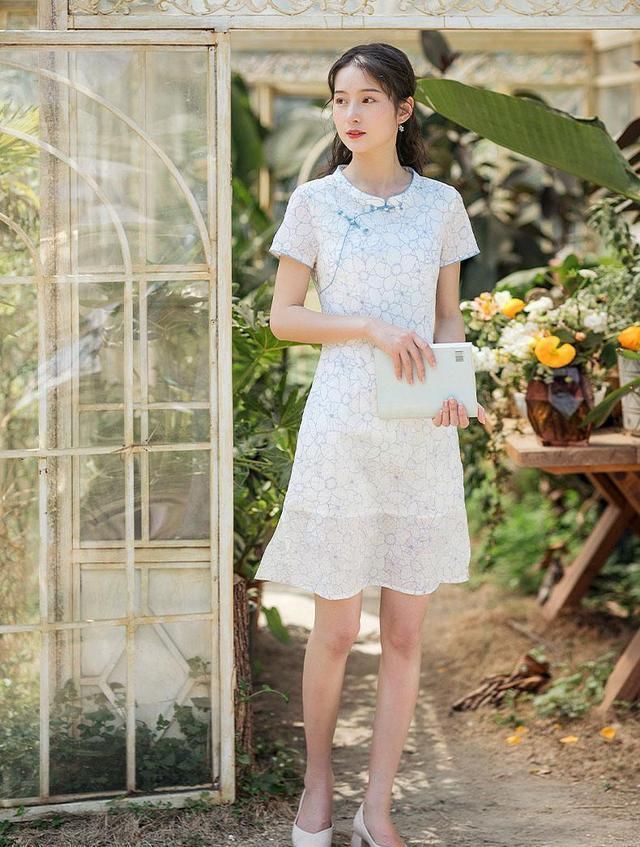 #复古#开春第一件裙子建议“旗袍裙”,慵懒随性还复古,美成初恋模样