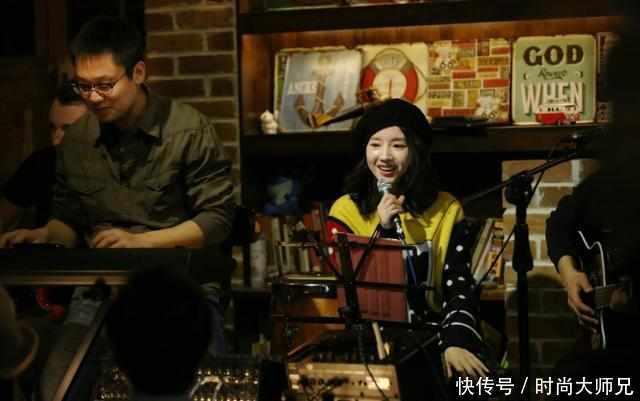 董洁真是扮嫩界的鼻祖！明明38岁的年纪却硬把自己捯饬成高中生