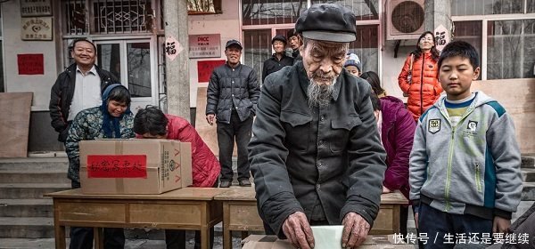 再过几个月，农村有一件大事要发生，有人坐不住了，农民却很高兴