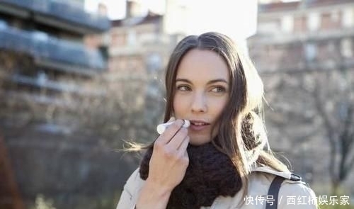 「女生」女生有这5个习惯,会让嘴唇变丑尤其第2个,不改掉难提升颜值