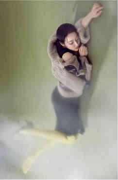 迪丽热巴继蝴蝶臀之后又出新技能优雅趴网